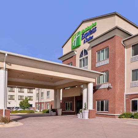 Holiday Inn Express & Suites Emporia Northwest By Ihg Екстериор снимка