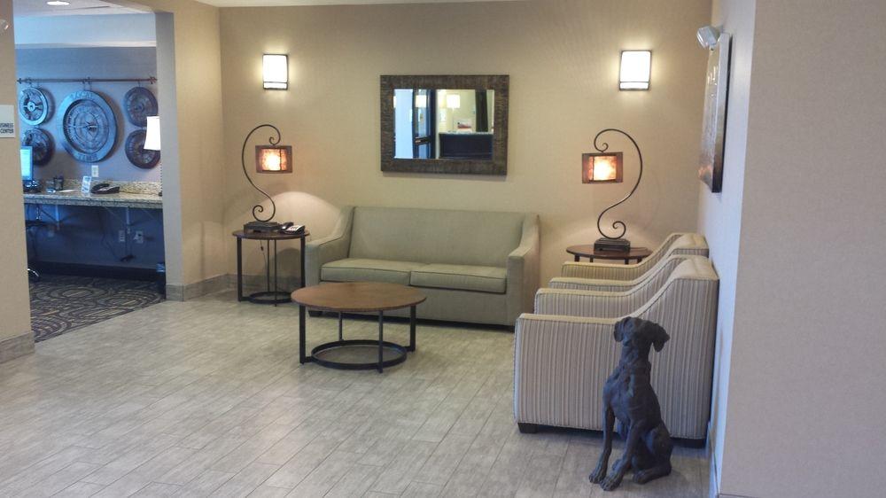 Holiday Inn Express & Suites Emporia Northwest By Ihg Екстериор снимка