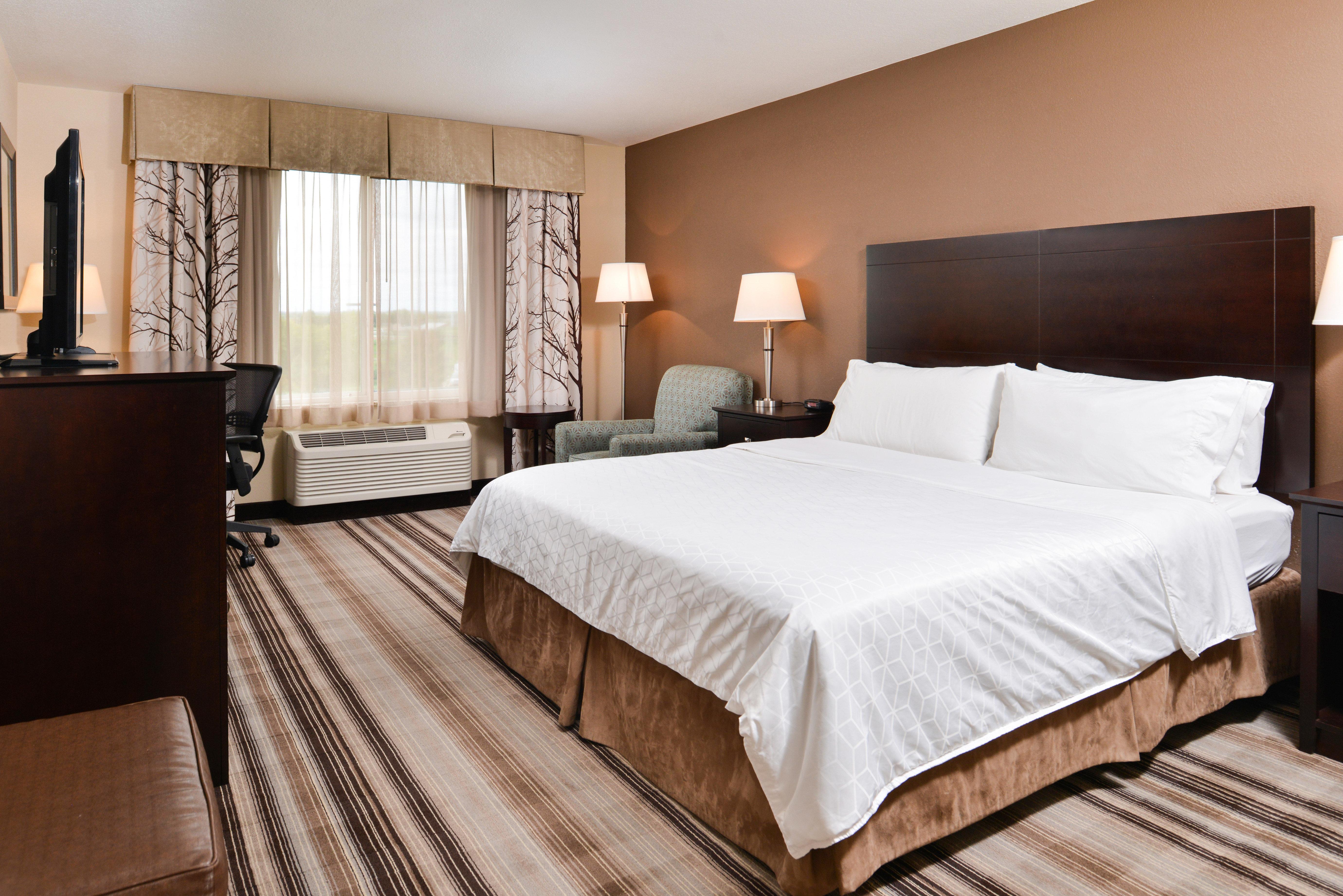 Holiday Inn Express & Suites Emporia Northwest By Ihg Екстериор снимка