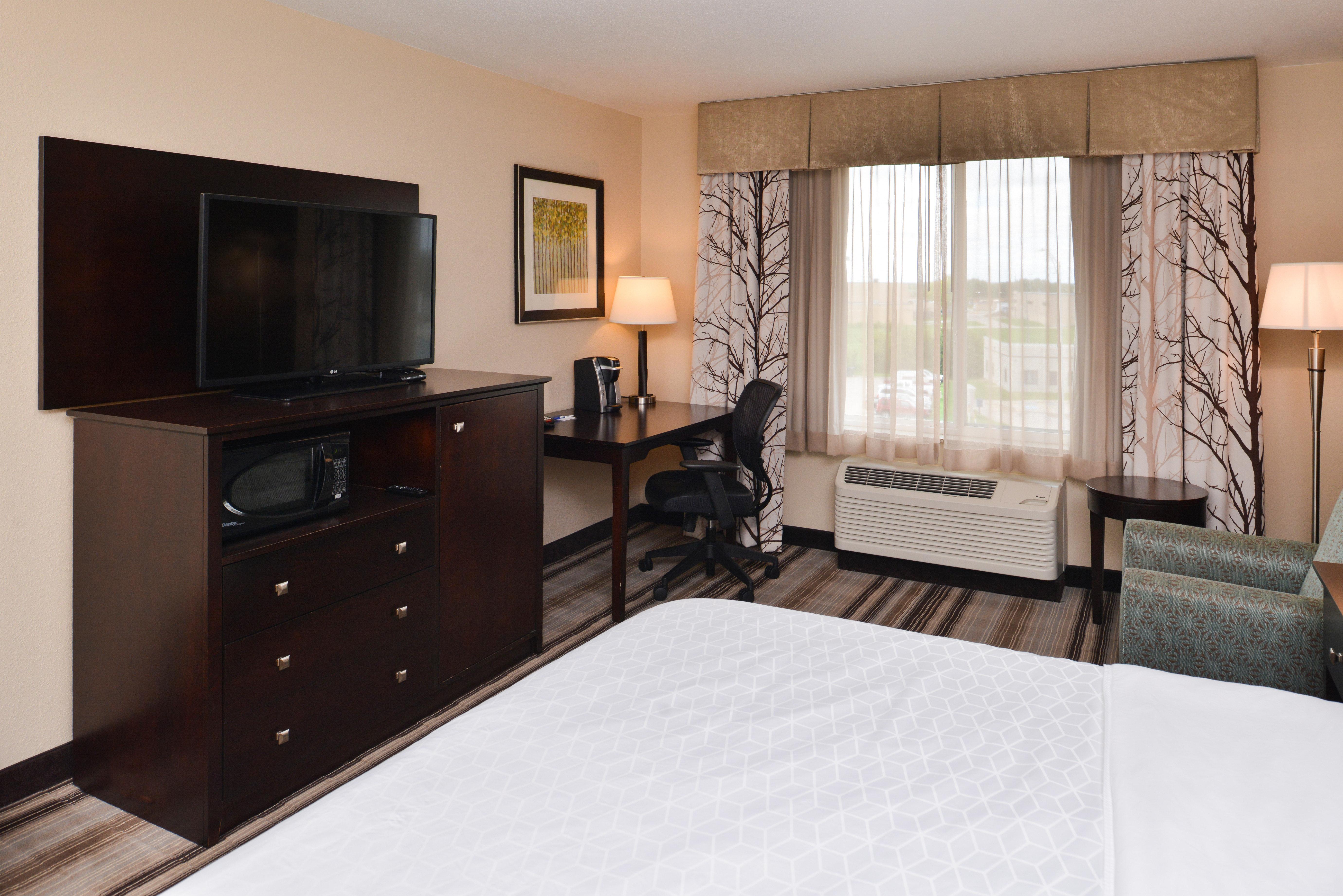 Holiday Inn Express & Suites Emporia Northwest By Ihg Екстериор снимка