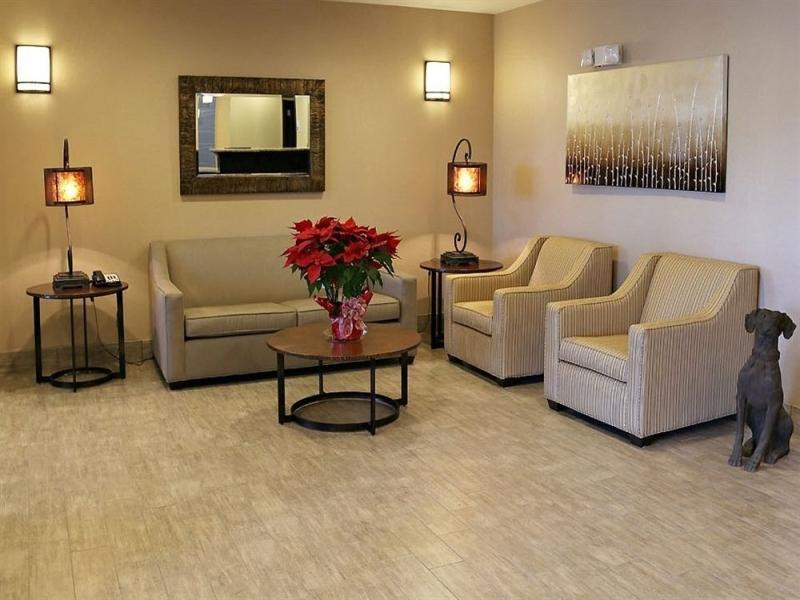 Holiday Inn Express & Suites Emporia Northwest By Ihg Екстериор снимка