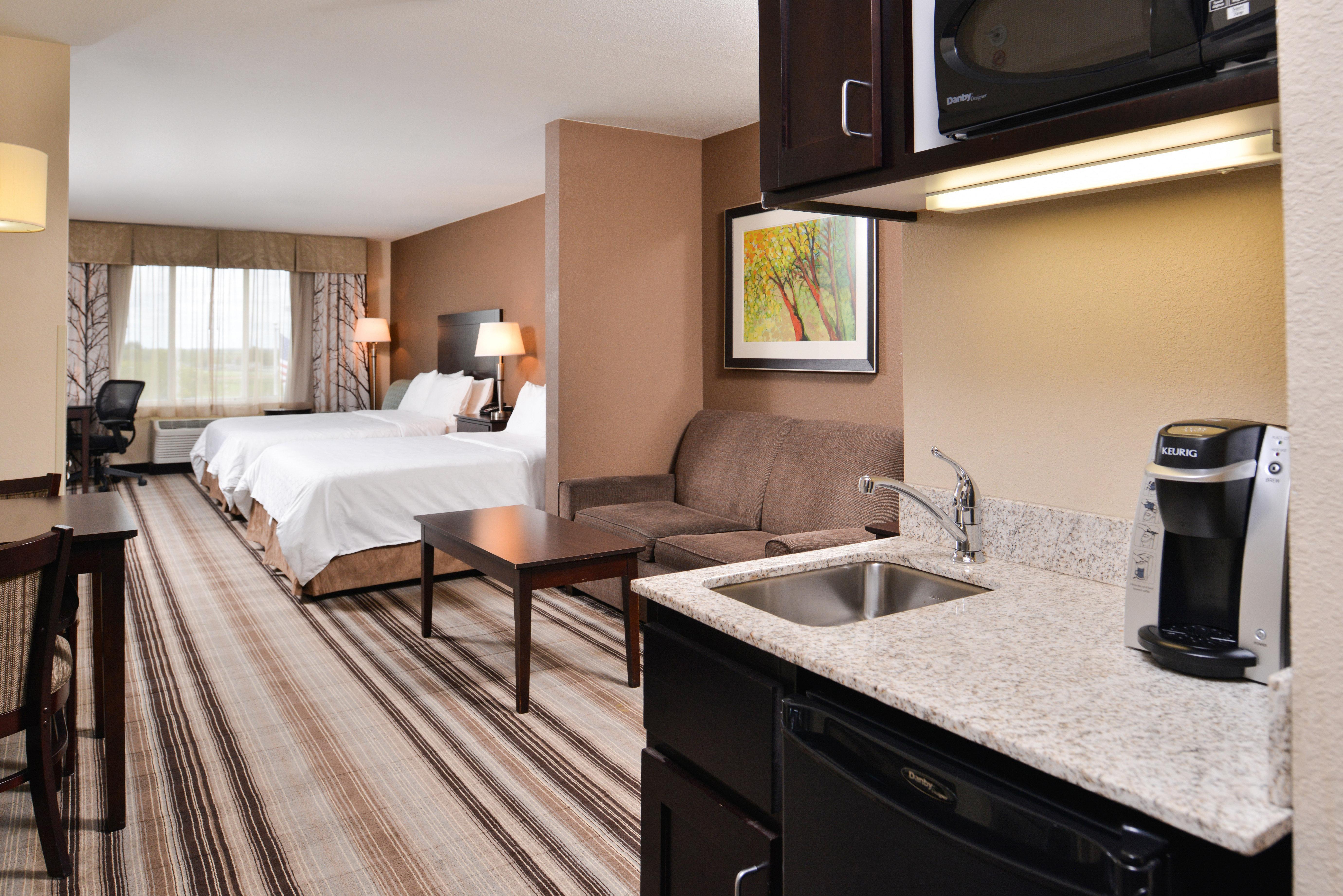 Holiday Inn Express & Suites Emporia Northwest By Ihg Екстериор снимка