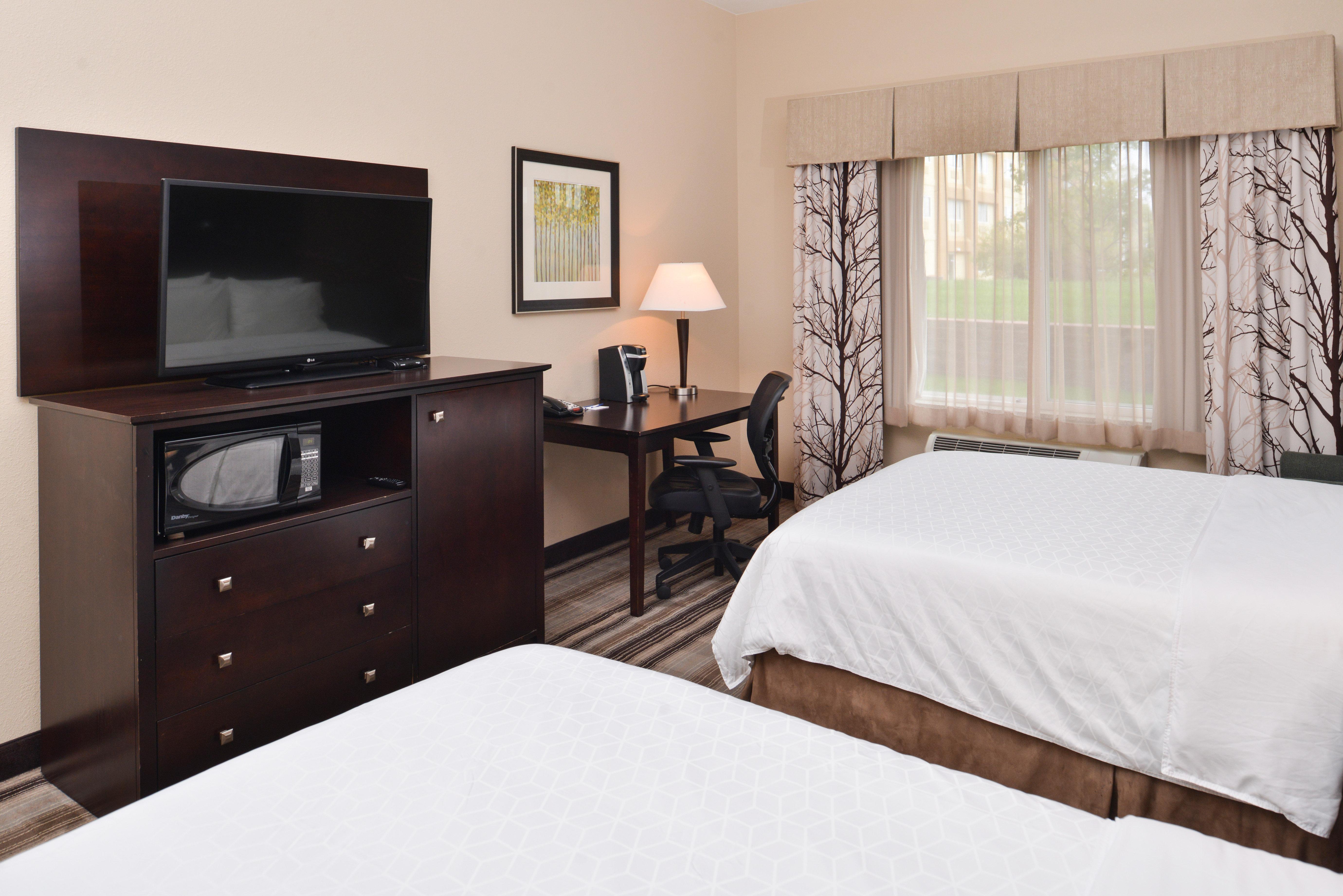 Holiday Inn Express & Suites Emporia Northwest By Ihg Екстериор снимка