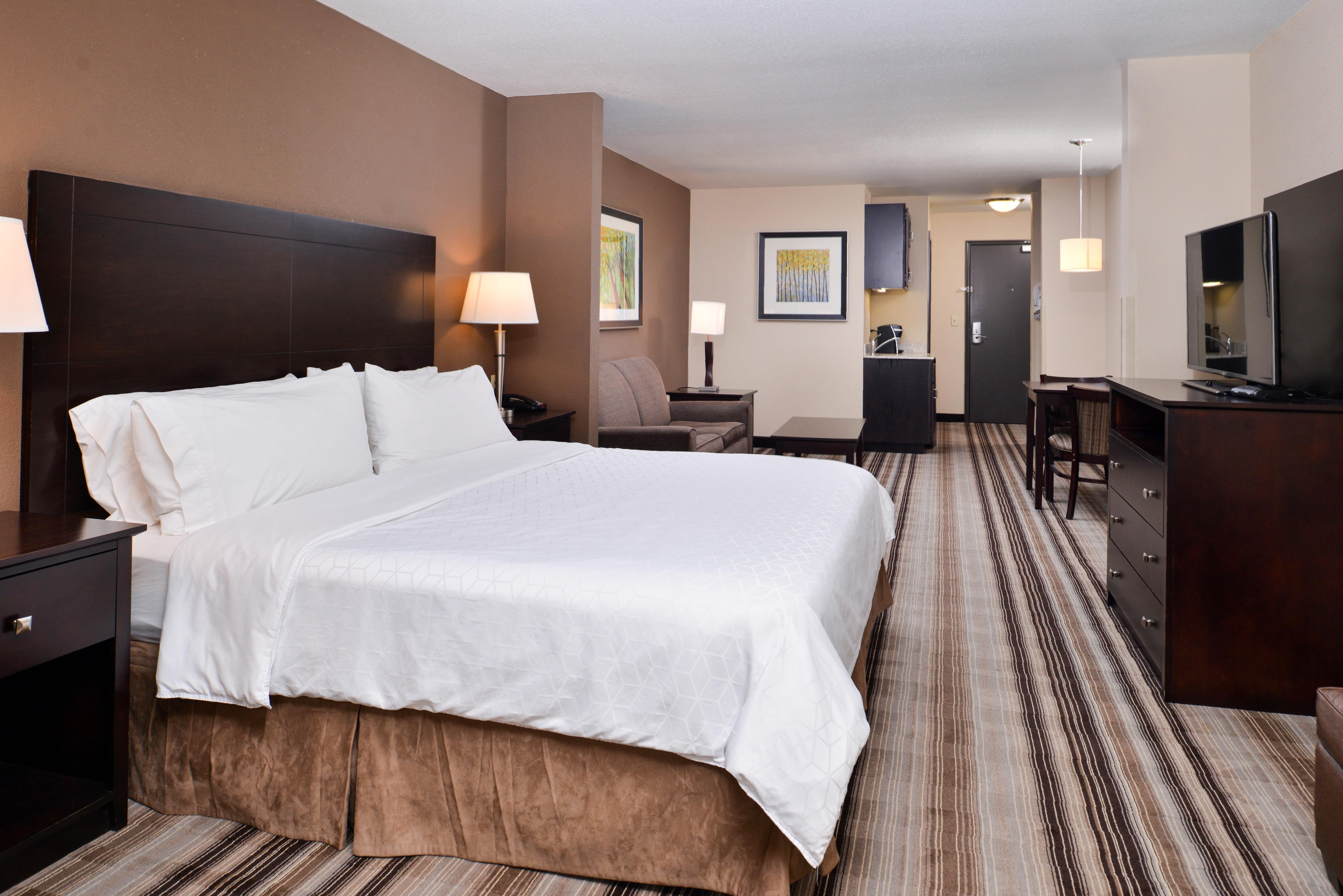 Holiday Inn Express & Suites Emporia Northwest By Ihg Екстериор снимка