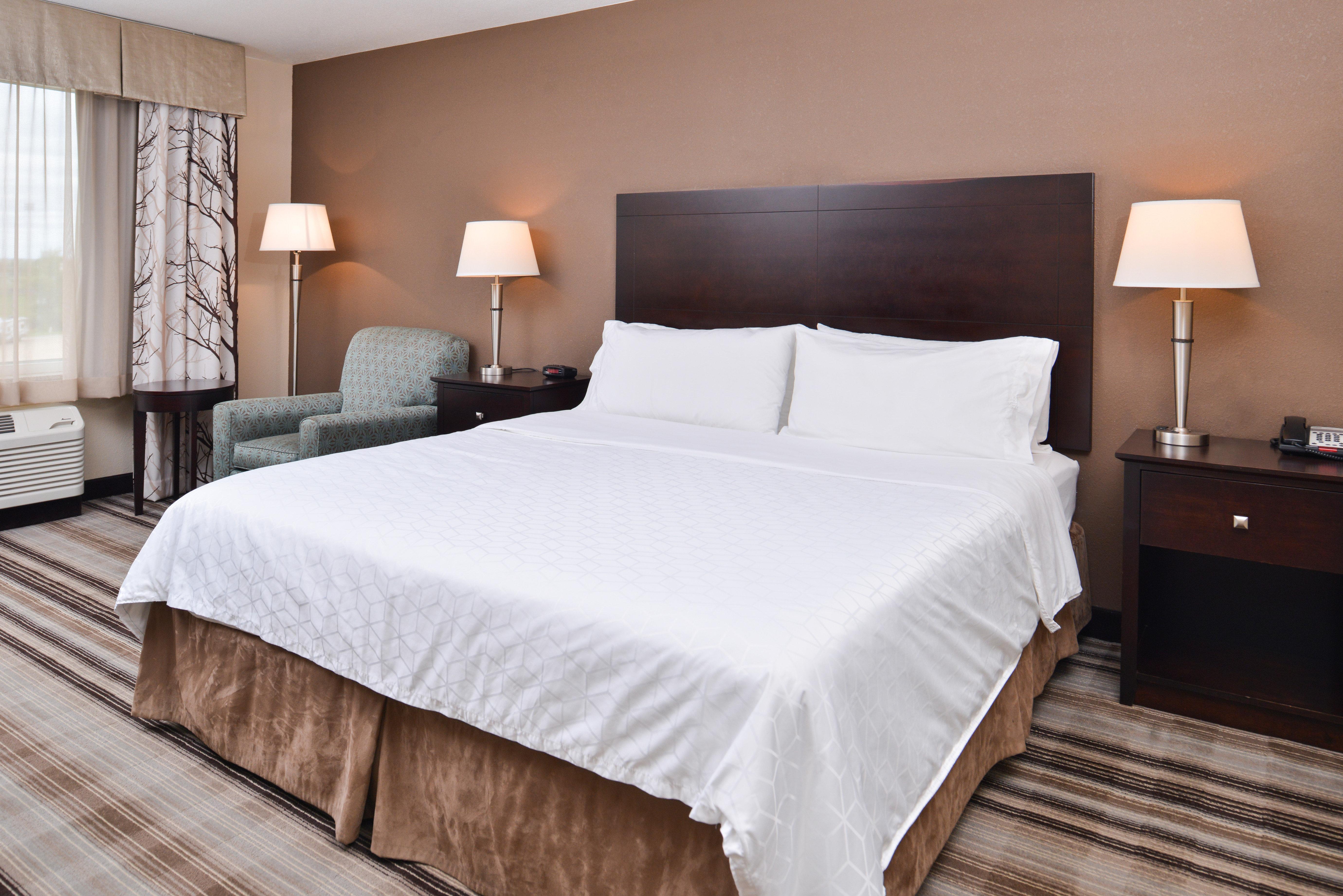 Holiday Inn Express & Suites Emporia Northwest By Ihg Екстериор снимка