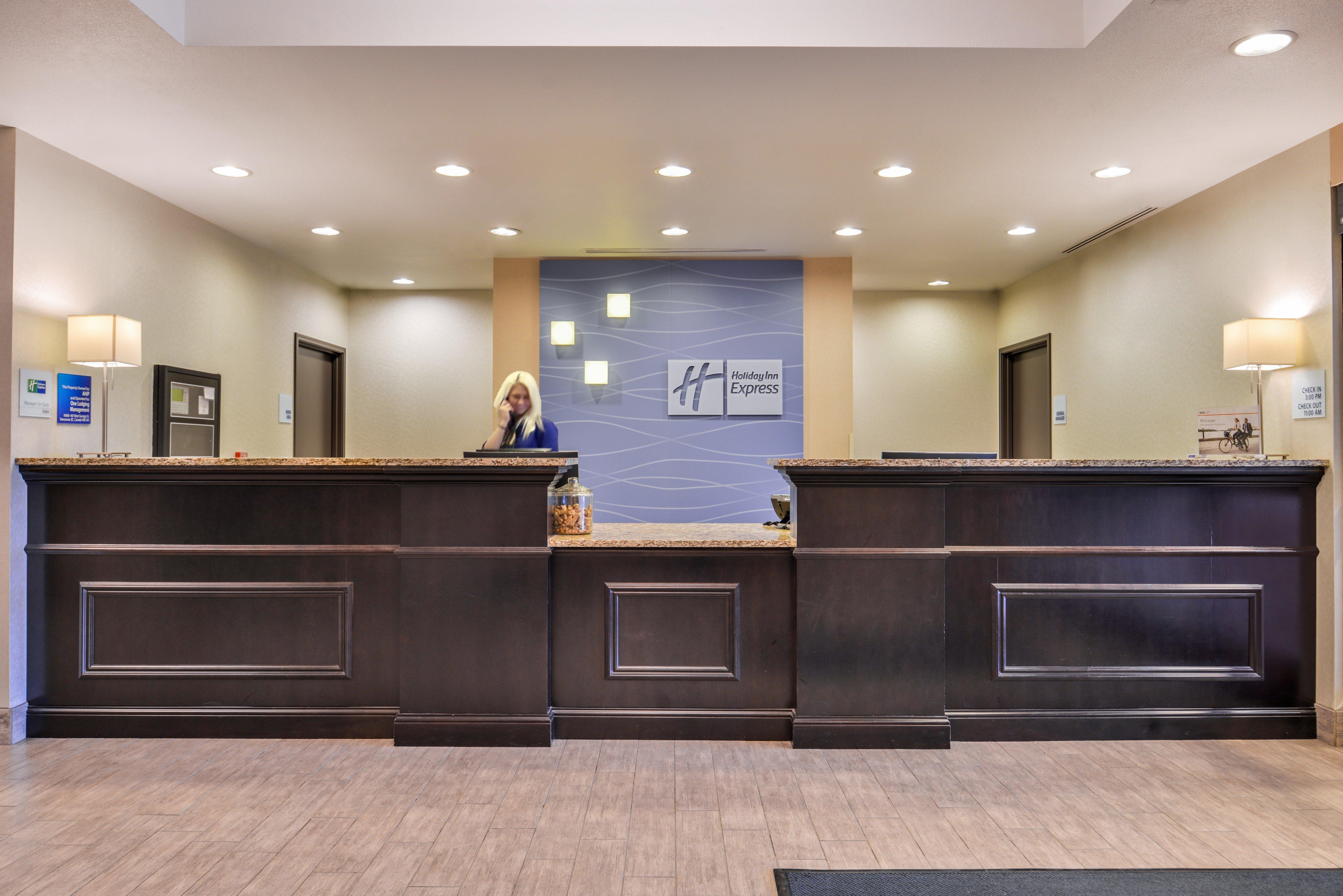 Holiday Inn Express & Suites Emporia Northwest By Ihg Екстериор снимка