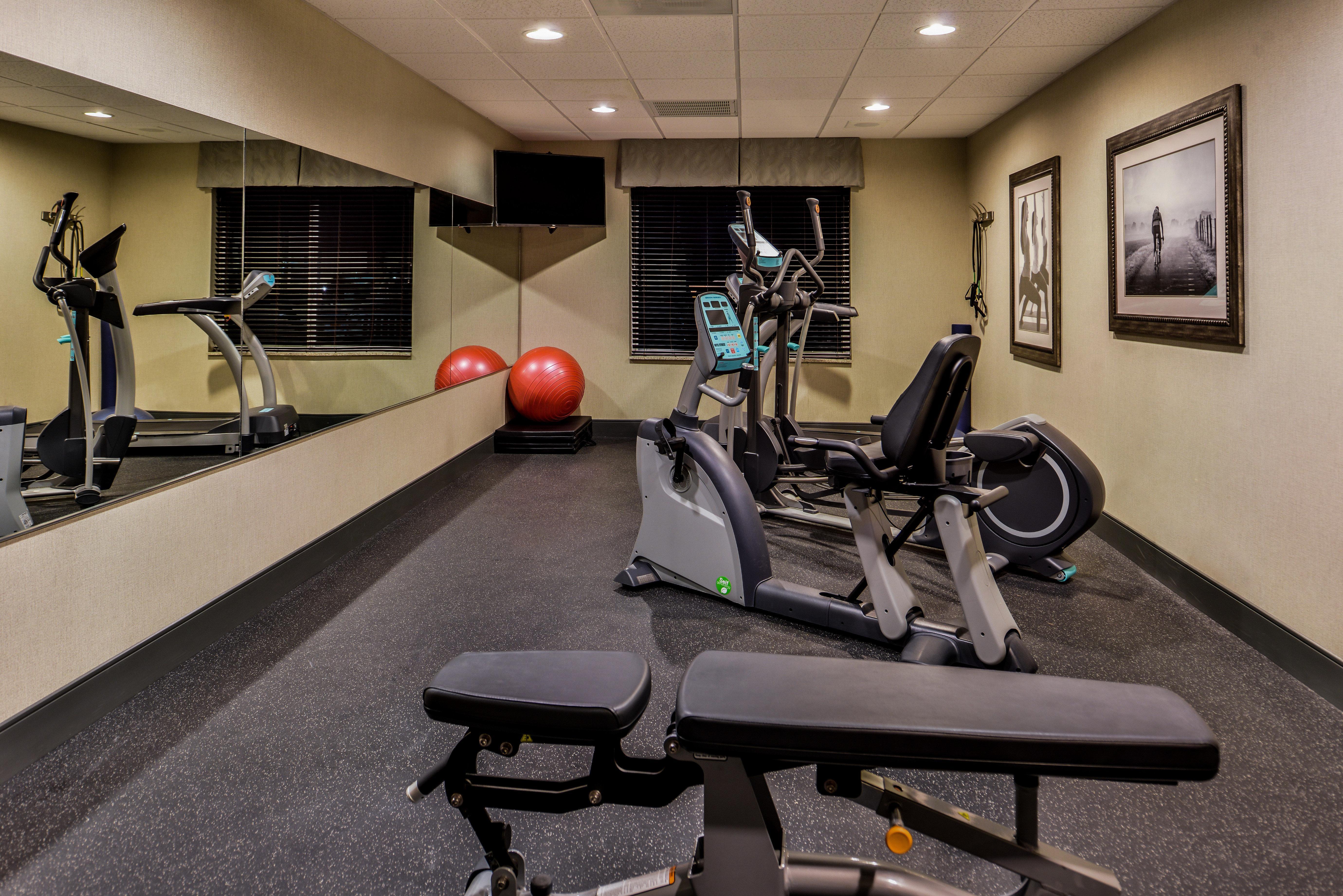 Holiday Inn Express & Suites Emporia Northwest By Ihg Екстериор снимка
