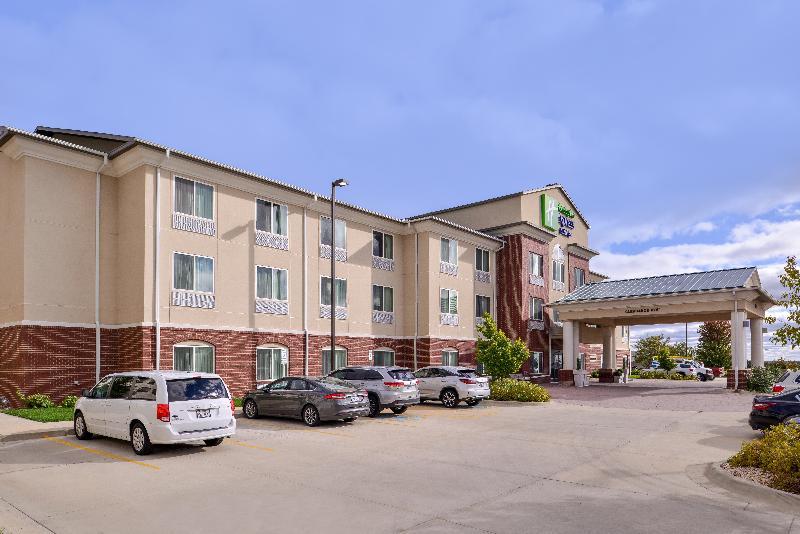 Holiday Inn Express & Suites Emporia Northwest By Ihg Екстериор снимка