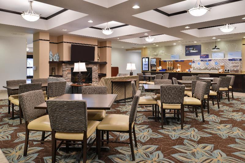 Holiday Inn Express & Suites Emporia Northwest By Ihg Екстериор снимка